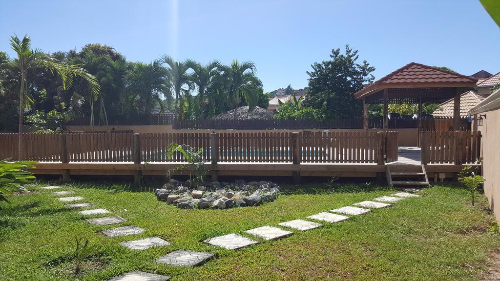 Apt 12, Executive Suites Ja - Palms Enfield Dış mekan fotoğraf