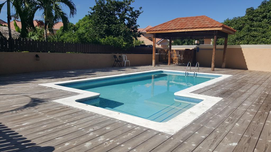 Apt 12, Executive Suites Ja - Palms Enfield Dış mekan fotoğraf