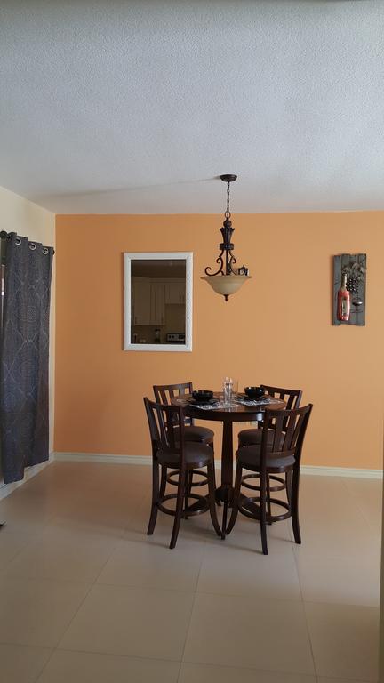 Apt 12, Executive Suites Ja - Palms Enfield Dış mekan fotoğraf