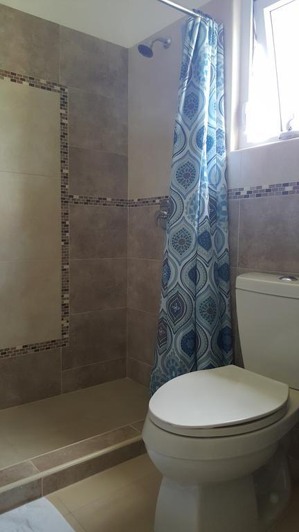 Apt 12, Executive Suites Ja - Palms Enfield Dış mekan fotoğraf