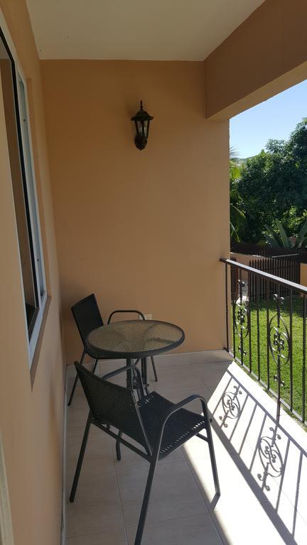 Apt 12, Executive Suites Ja - Palms Enfield Dış mekan fotoğraf