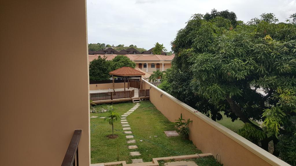 Apt 12, Executive Suites Ja - Palms Enfield Dış mekan fotoğraf