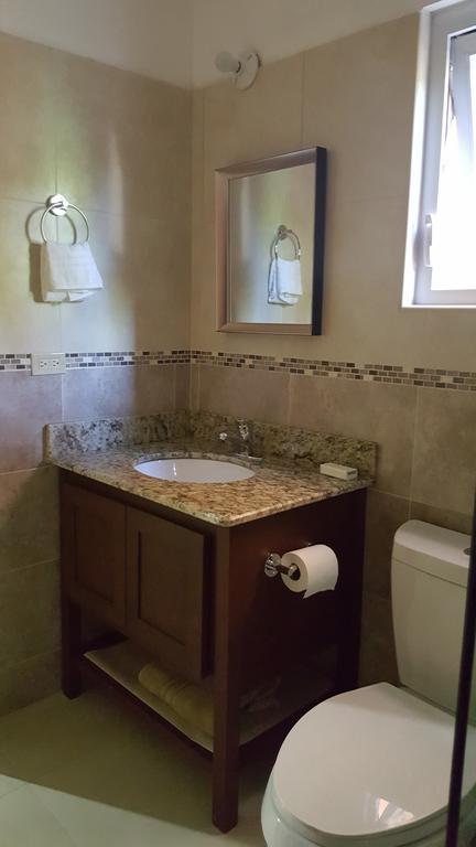 Apt 12, Executive Suites Ja - Palms Enfield Dış mekan fotoğraf