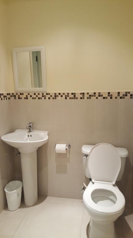 Apt 12, Executive Suites Ja - Palms Enfield Dış mekan fotoğraf