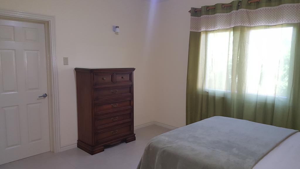 Apt 12, Executive Suites Ja - Palms Enfield Dış mekan fotoğraf