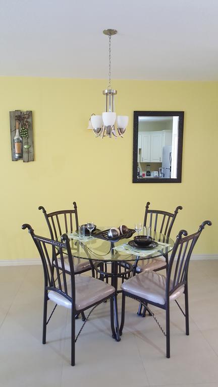 Apt 12, Executive Suites Ja - Palms Enfield Dış mekan fotoğraf