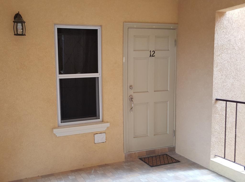 Apt 12, Executive Suites Ja - Palms Enfield Dış mekan fotoğraf