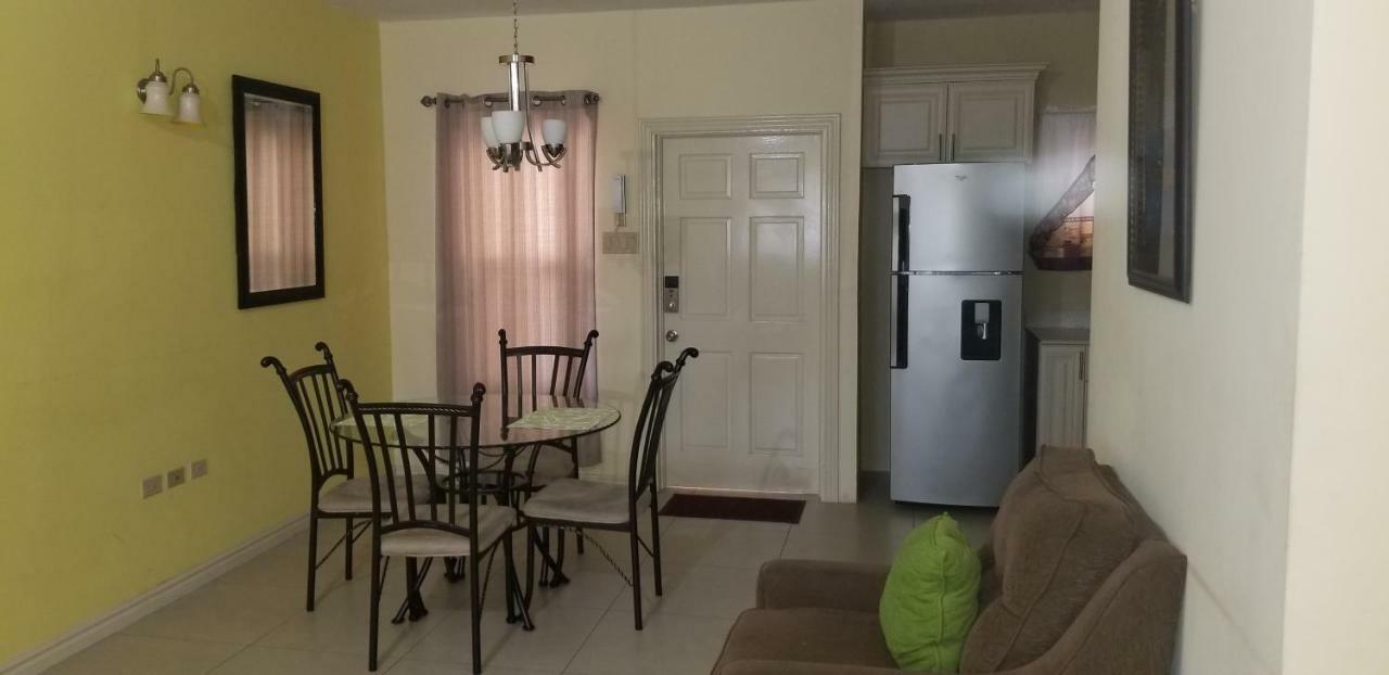 Apt 12, Executive Suites Ja - Palms Enfield Dış mekan fotoğraf