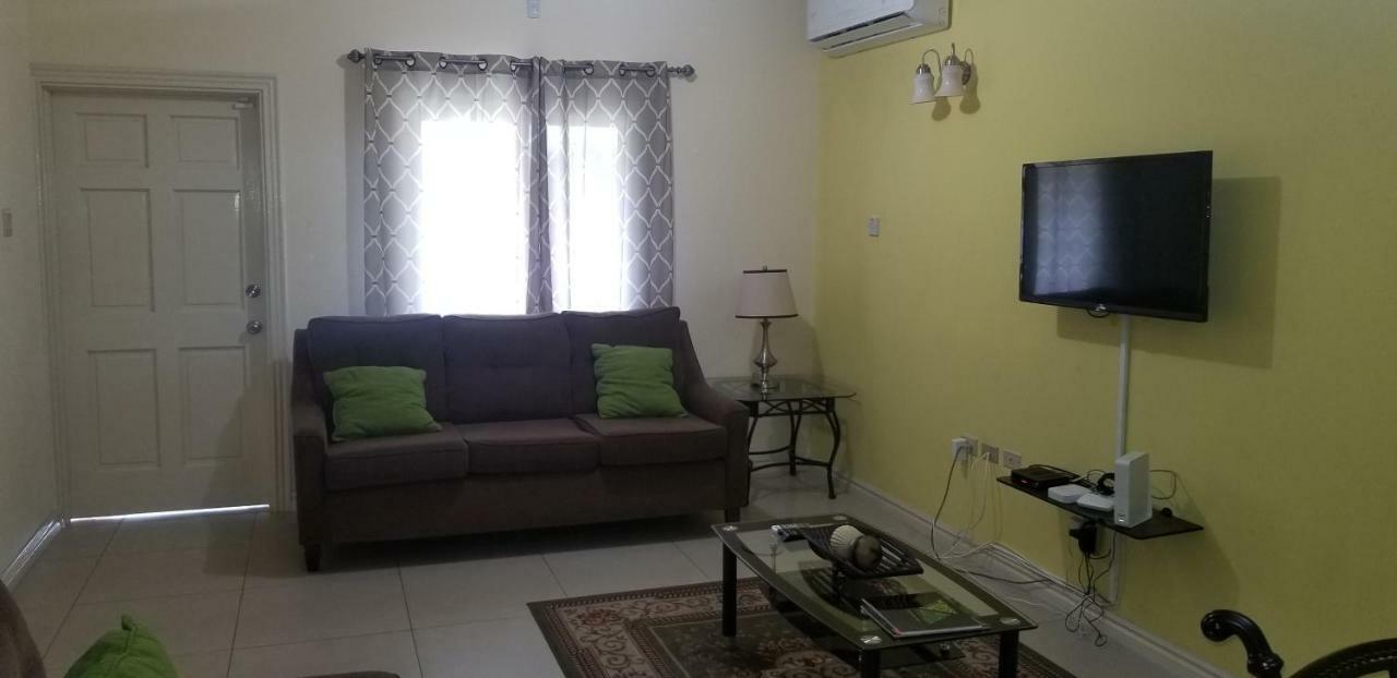 Apt 12, Executive Suites Ja - Palms Enfield Dış mekan fotoğraf