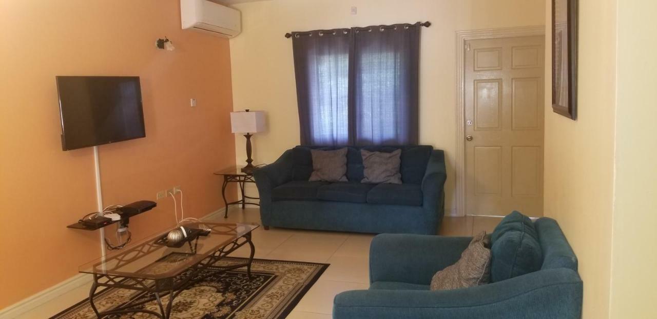 Apt 12, Executive Suites Ja - Palms Enfield Dış mekan fotoğraf