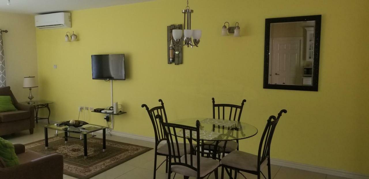 Apt 12, Executive Suites Ja - Palms Enfield Dış mekan fotoğraf